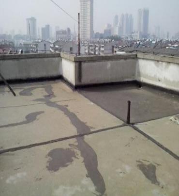 新华漏水维修 楼顶漏水是什么原因，楼顶漏水维修方法是什么?